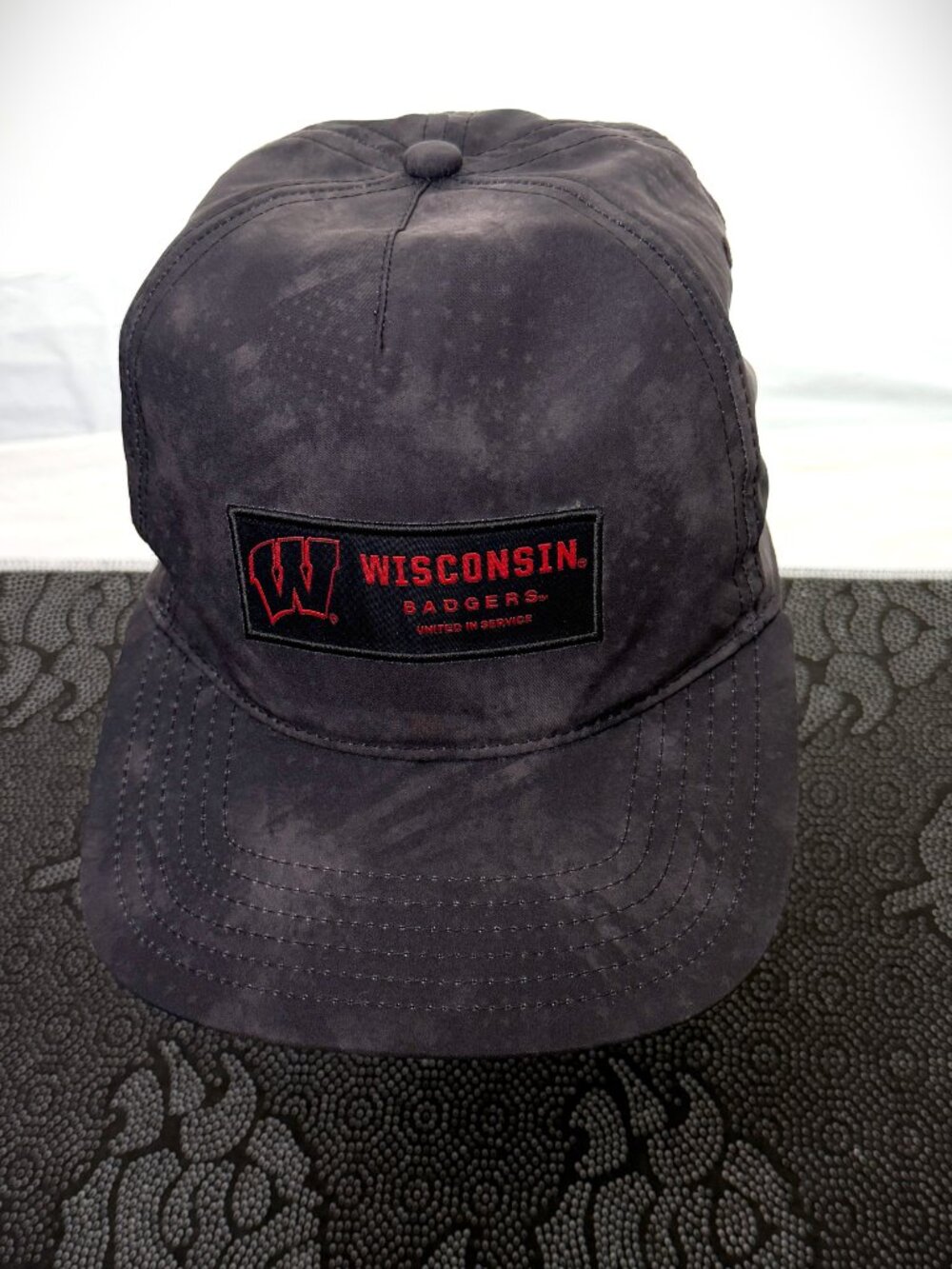 Under Armour Freedom Wisconsin Badgers Black/Camo Snap Back cap/hat New